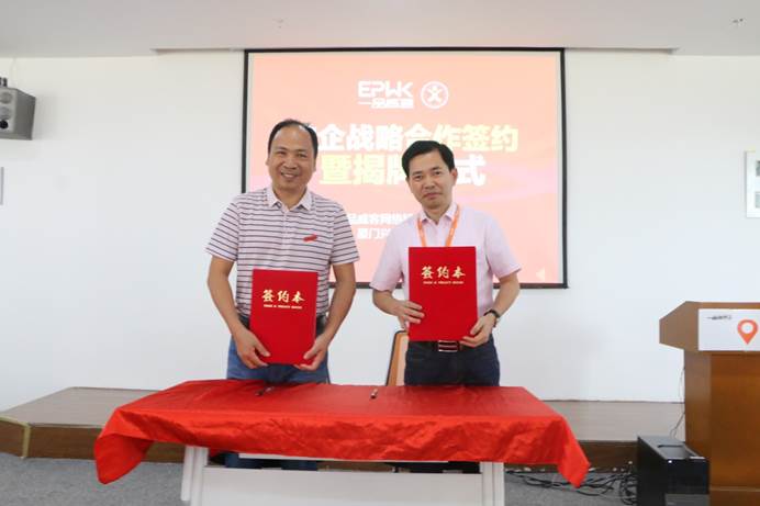 说明: C:\Users\Administrator\Desktop\新闻\彭晓娟 校企签约新闻稿\5.jpg