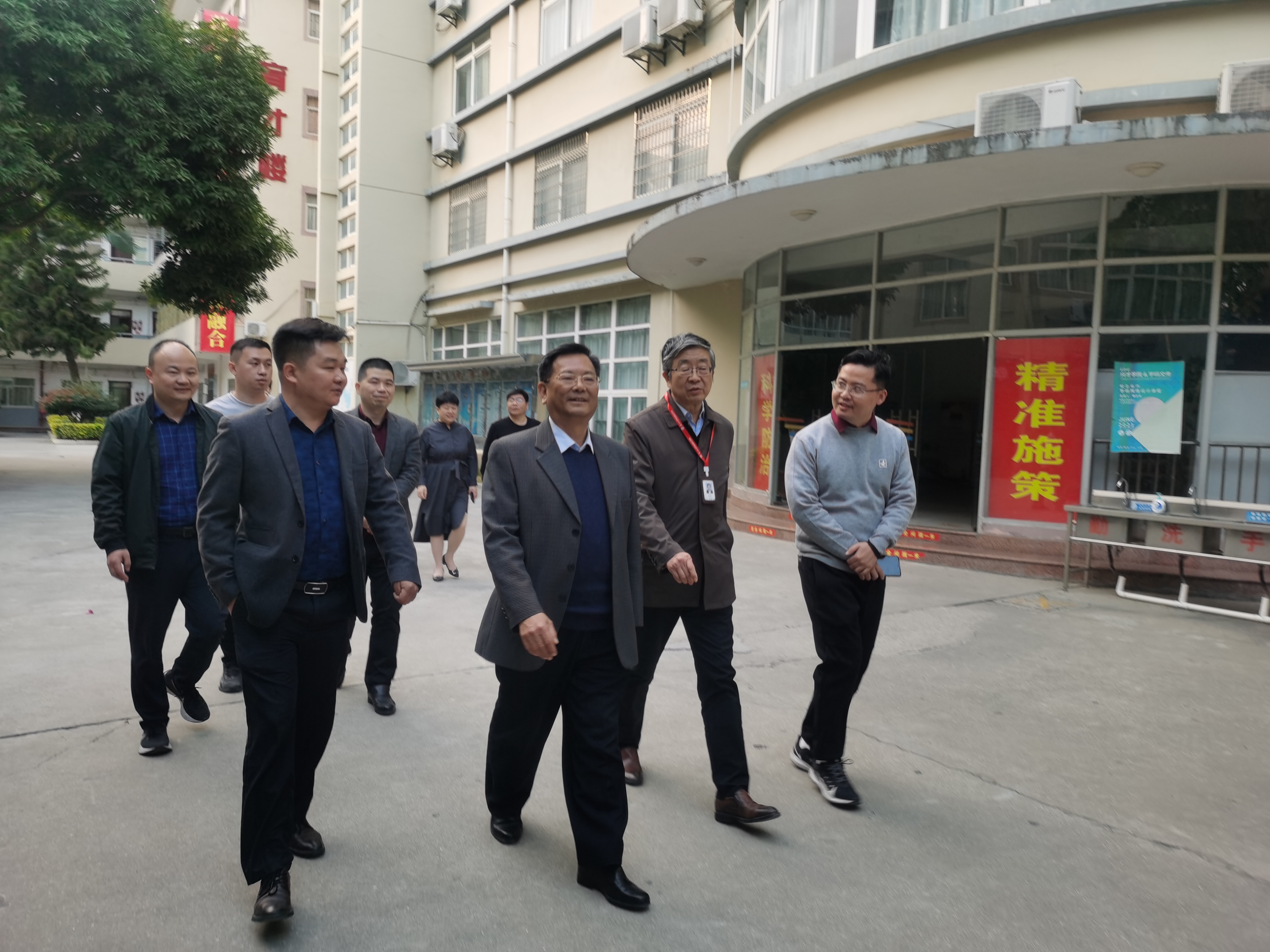 陈雄到访
