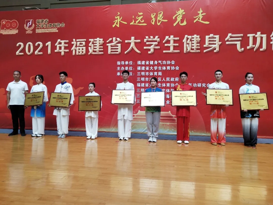 丙组高职团体总分第二名（卓满臻、李卓郡、陈宁杰、吴嘉宜、林依霞、华朗）